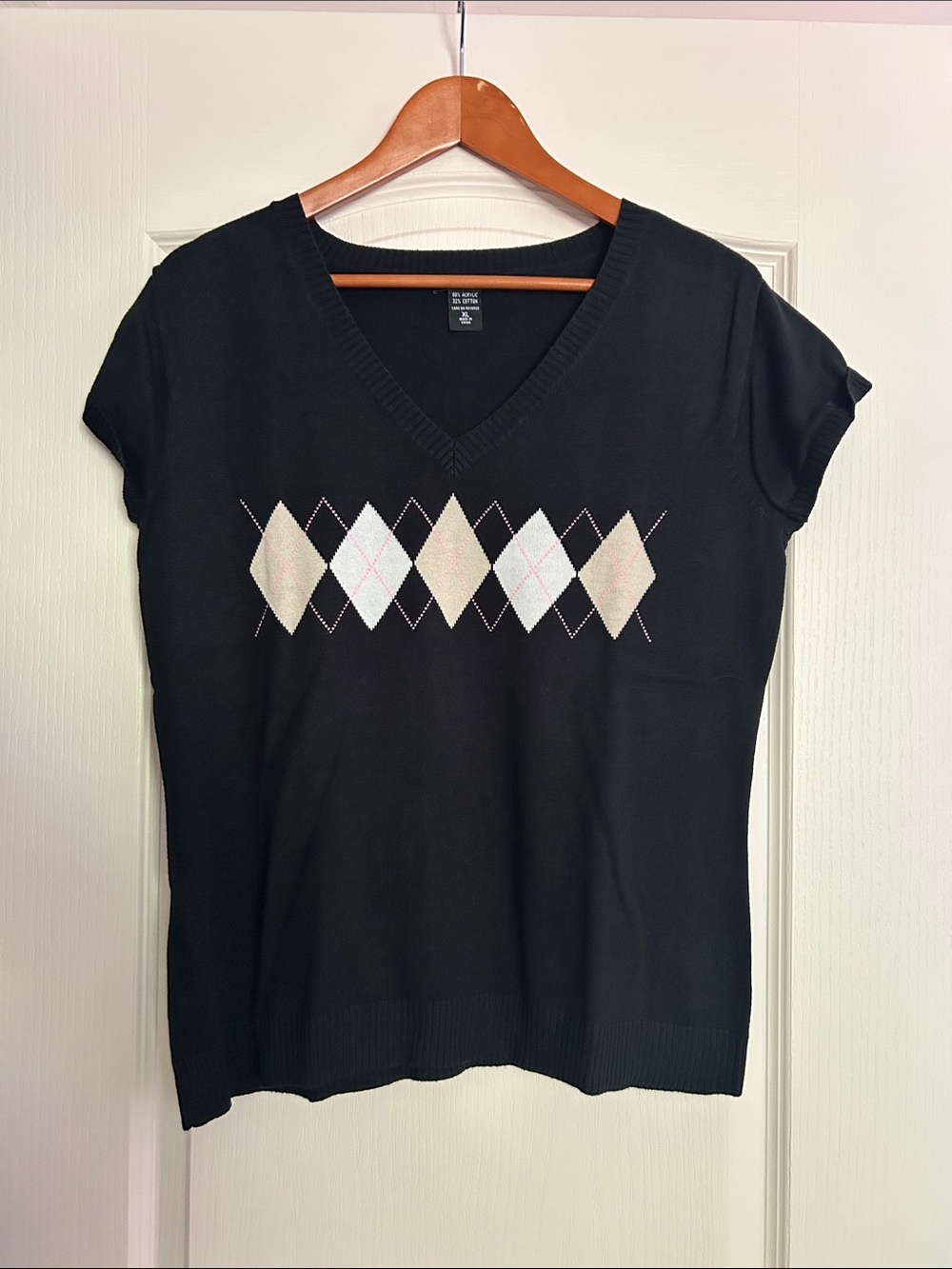 New York & Company Black Short Sleeve V-Neck Argyle Sweater Top